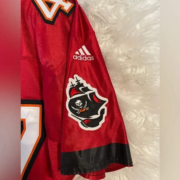 Tampa Bay Buccaneers VINTAGE John Lynch #47 Adidas Pro-Line Football Jersey. 42
